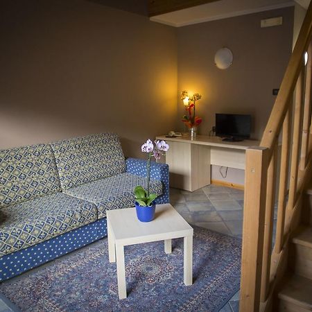 Hotel Ristorante La Perla Varallo Pombia Екстер'єр фото