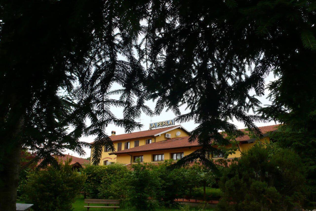 Hotel Ristorante La Perla Varallo Pombia Екстер'єр фото