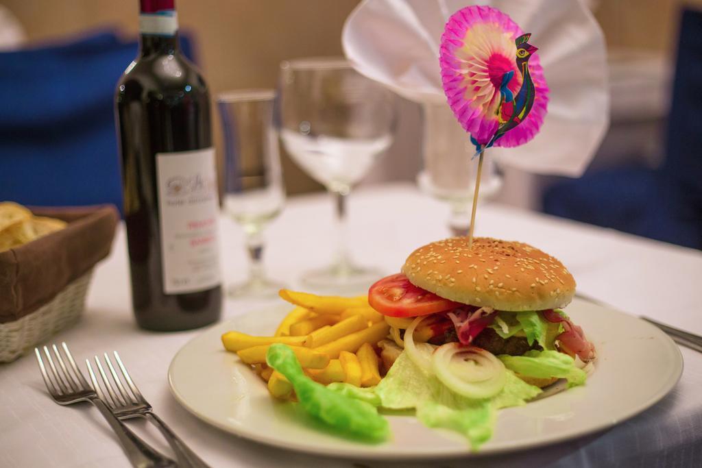 Hotel Ristorante La Perla Varallo Pombia Екстер'єр фото
