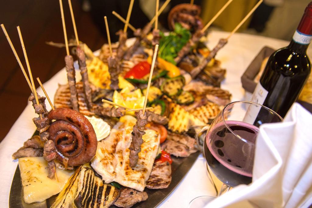 Hotel Ristorante La Perla Varallo Pombia Екстер'єр фото