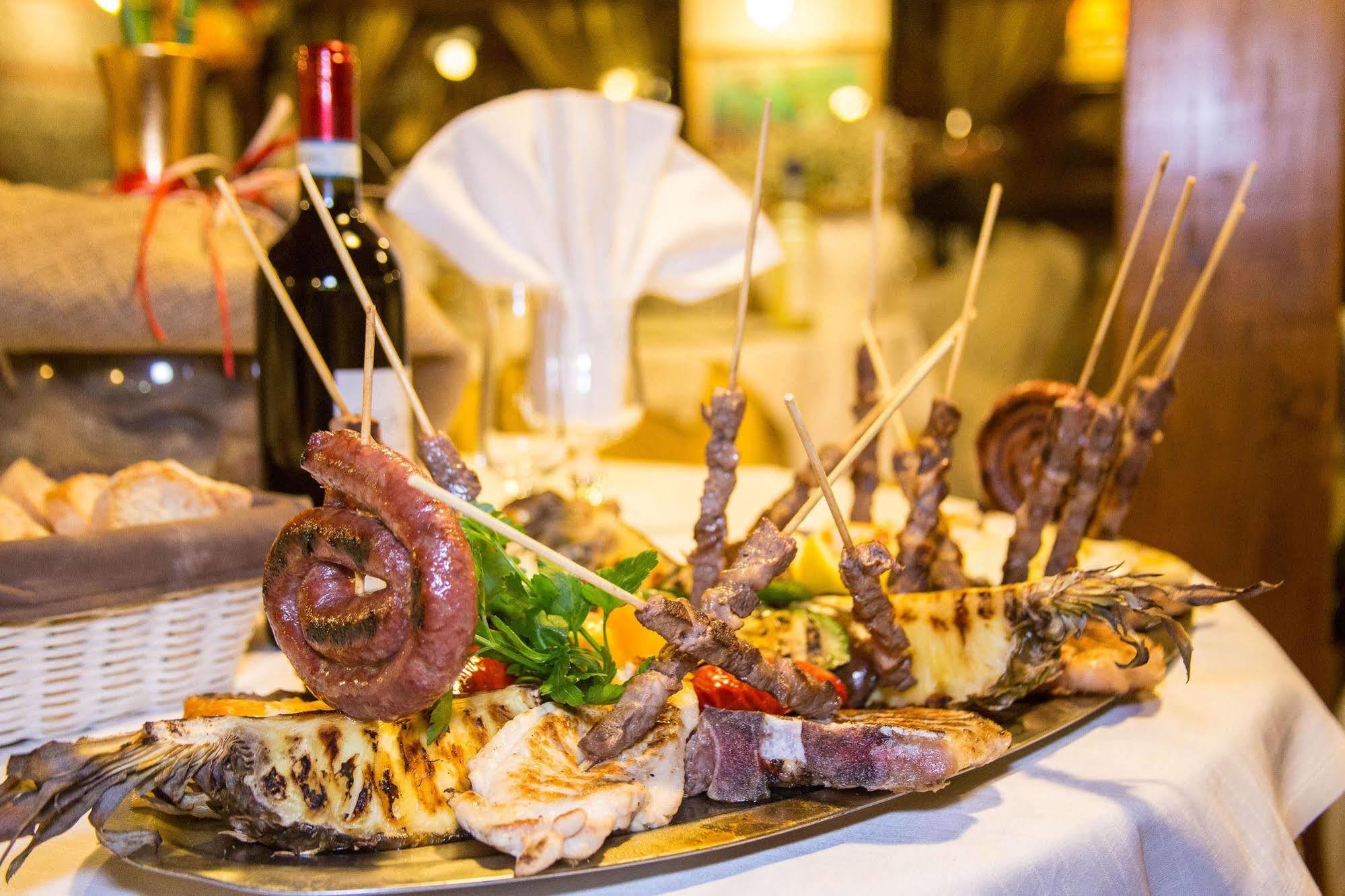 Hotel Ristorante La Perla Varallo Pombia Екстер'єр фото