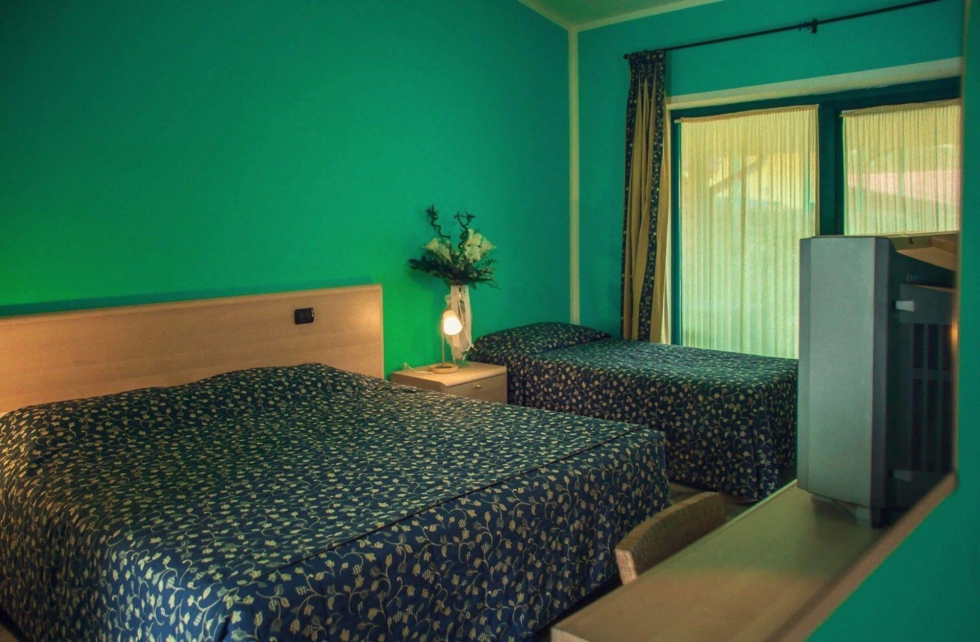 Hotel Ristorante La Perla Varallo Pombia Екстер'єр фото