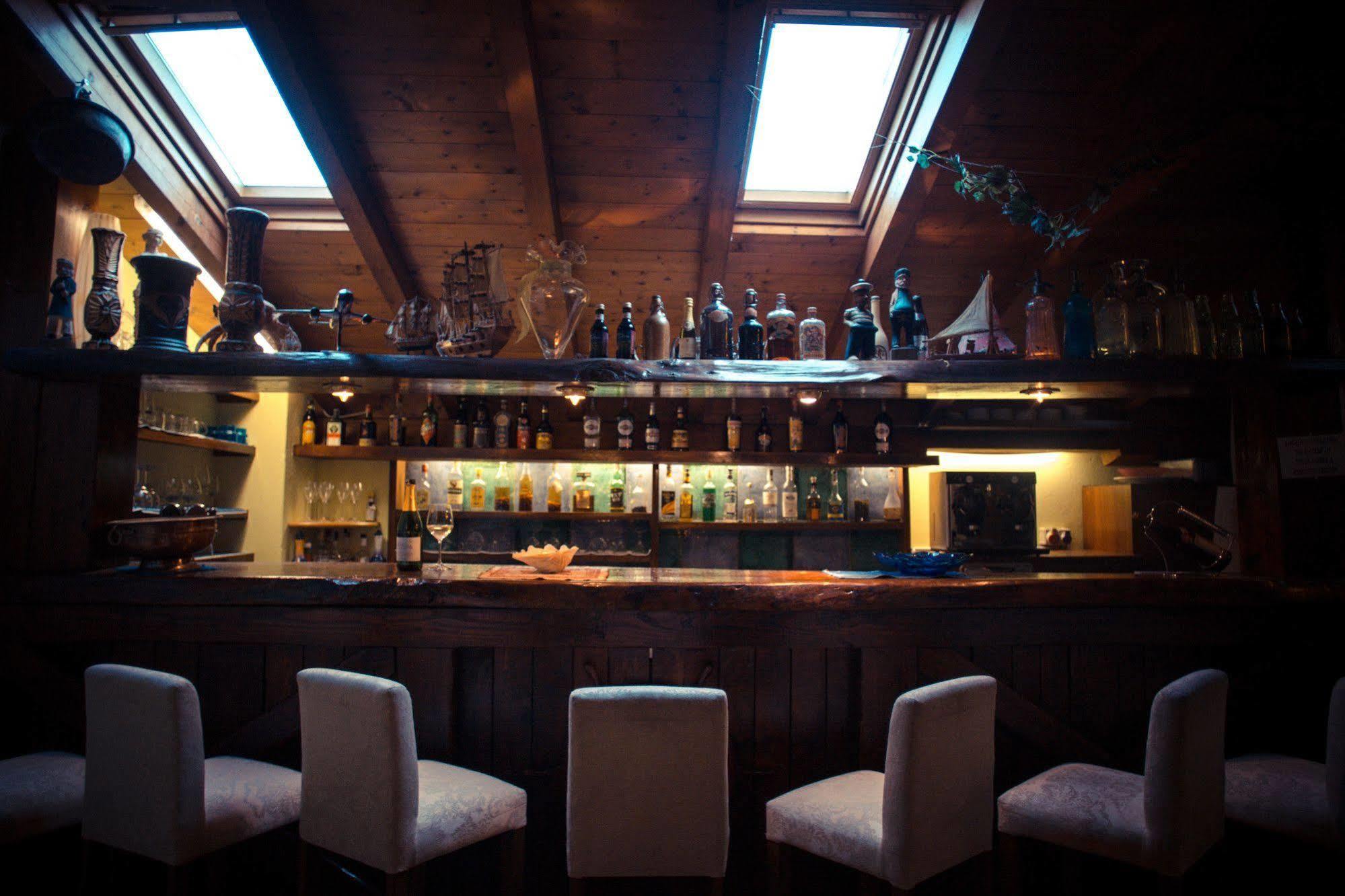 Hotel Ristorante La Perla Varallo Pombia Екстер'єр фото
