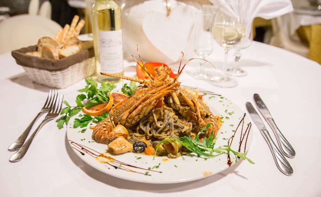 Hotel Ristorante La Perla Varallo Pombia Ресторан фото