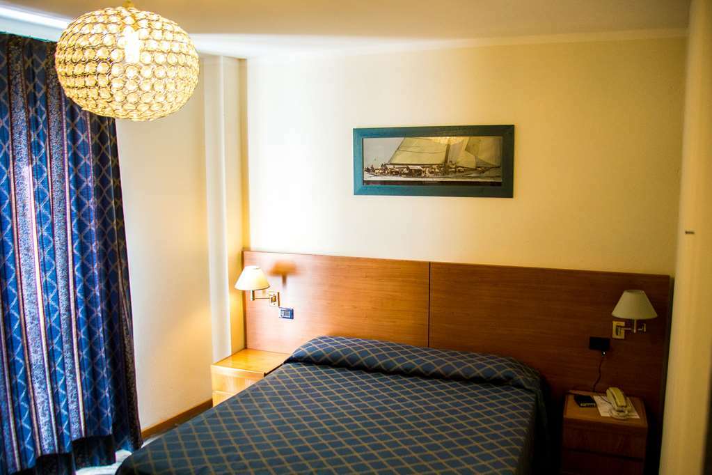 Hotel Ristorante La Perla Varallo Pombia Номер фото