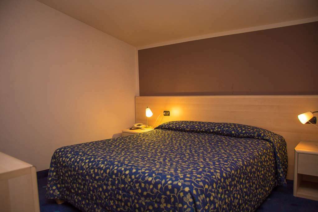 Hotel Ristorante La Perla Varallo Pombia Номер фото